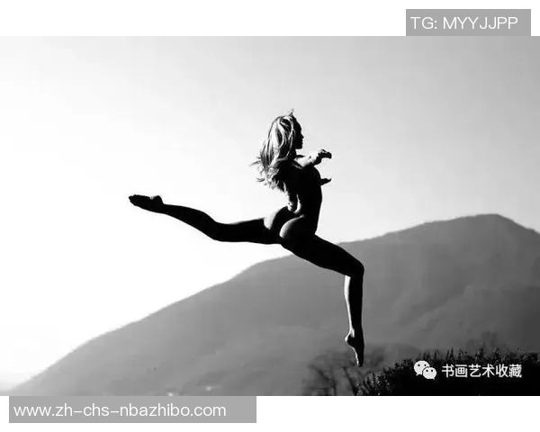 素描足球的艺术魅力与技巧探讨让我们一起领略球场上的线条之美 素描足球的艺术魅力与技巧探讨让我们一起领略球场上的线条之美